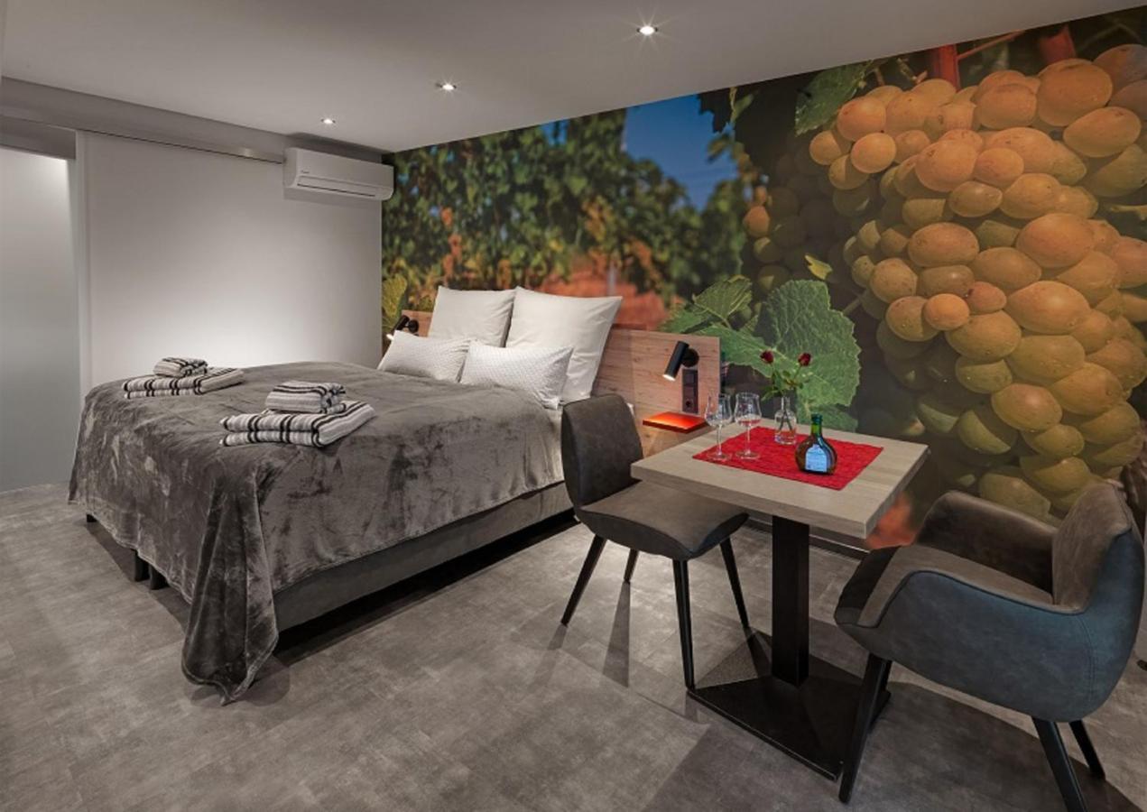 Weinmotel Simon 1 A Алценау-ин-Унтерфранкен Екстериор снимка